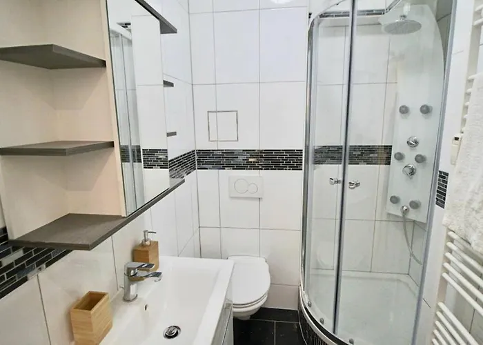 Lägenhet Fantastische Moderne Und Zentrale Mit Balkon